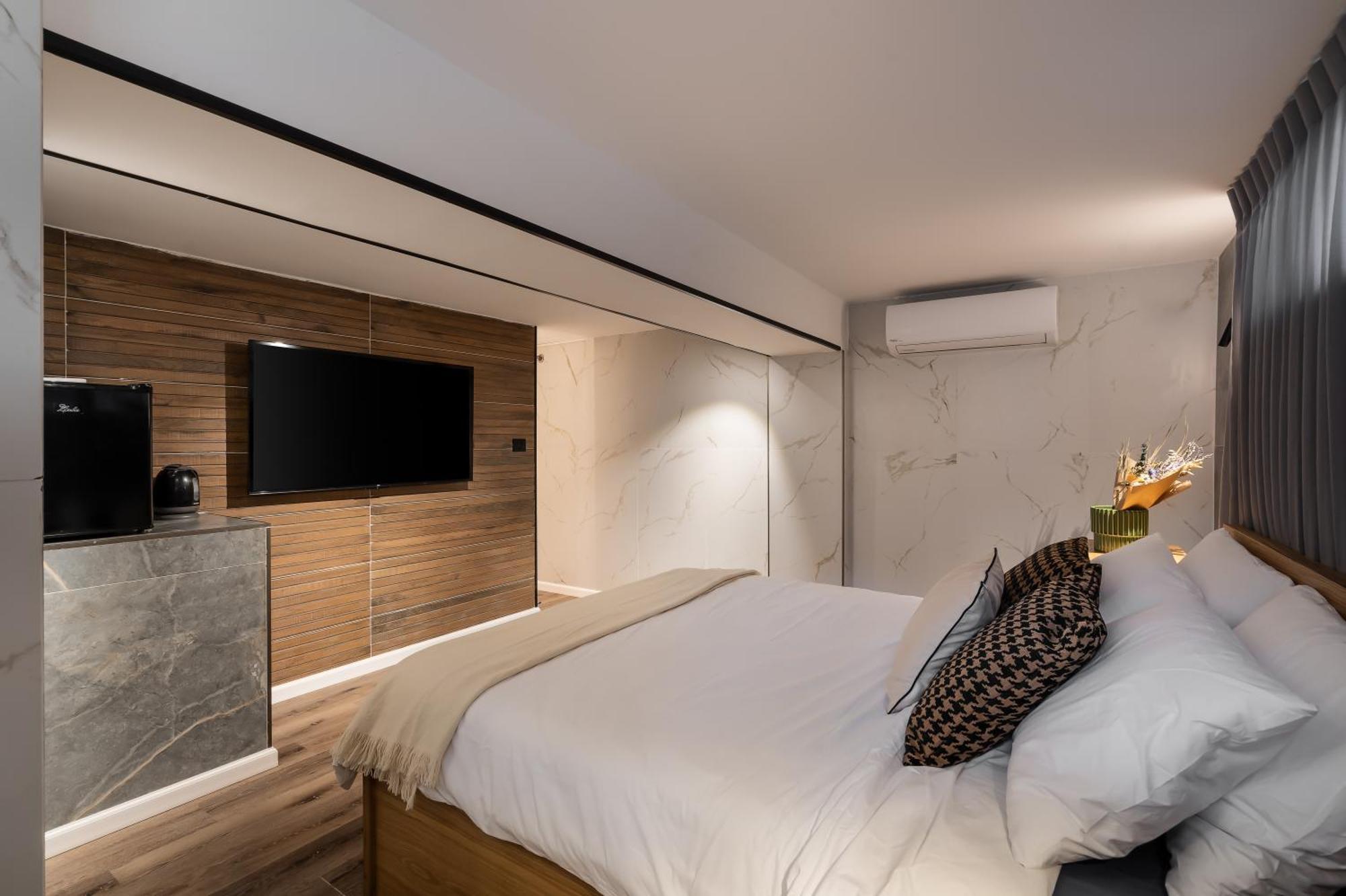 Mulan Hotel Tel Aviv Esterno foto